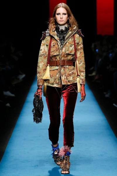 Look 12